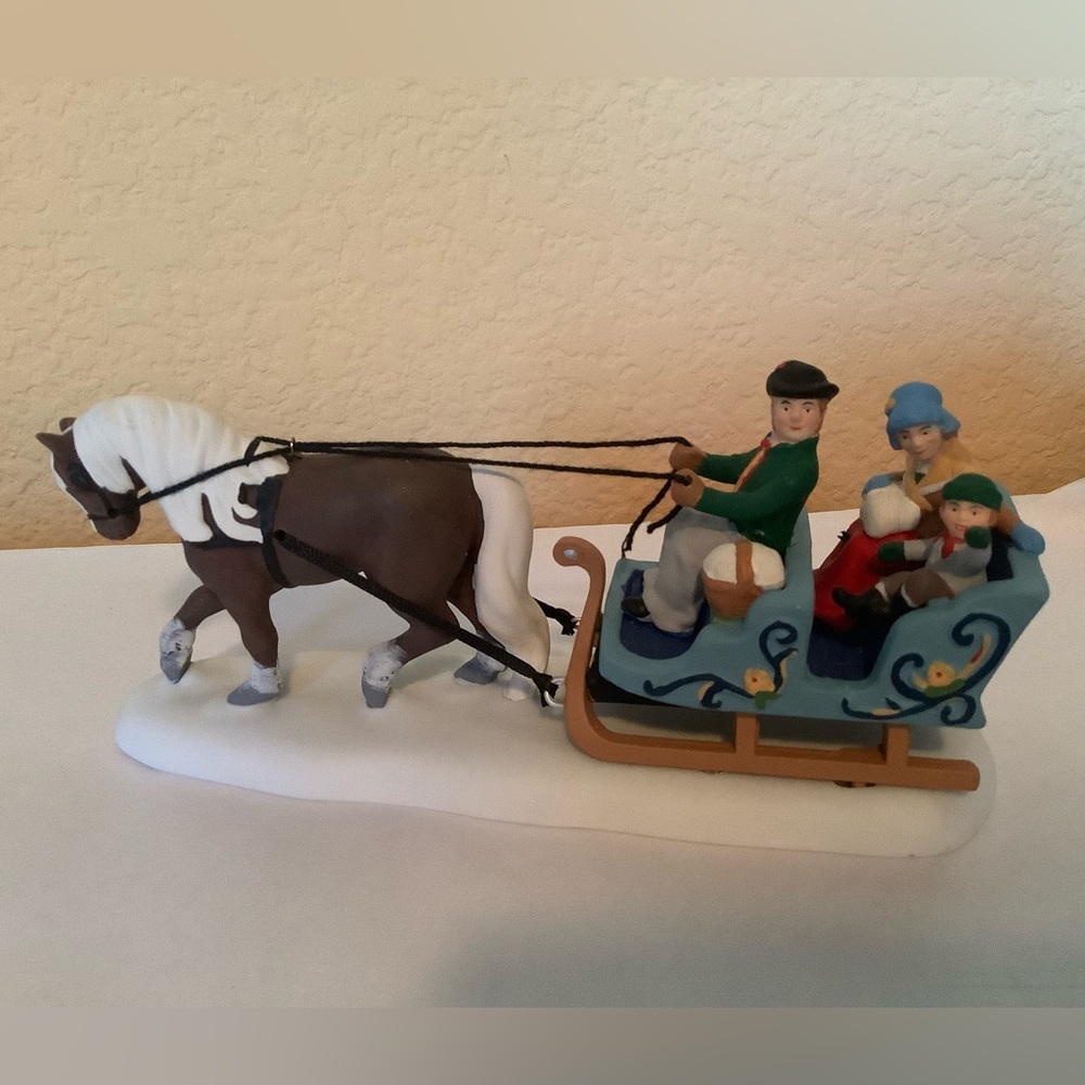 Department 56 Holiday Alpine Village “Alpine Sleigh Ride” Retired, original box